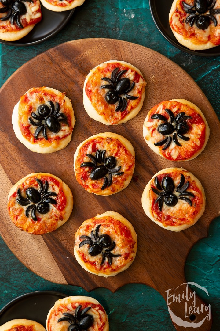 Mini Halloween Spider Pizzas